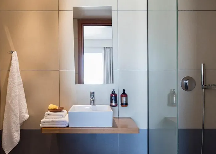 מלון דירות Anastasia 4*